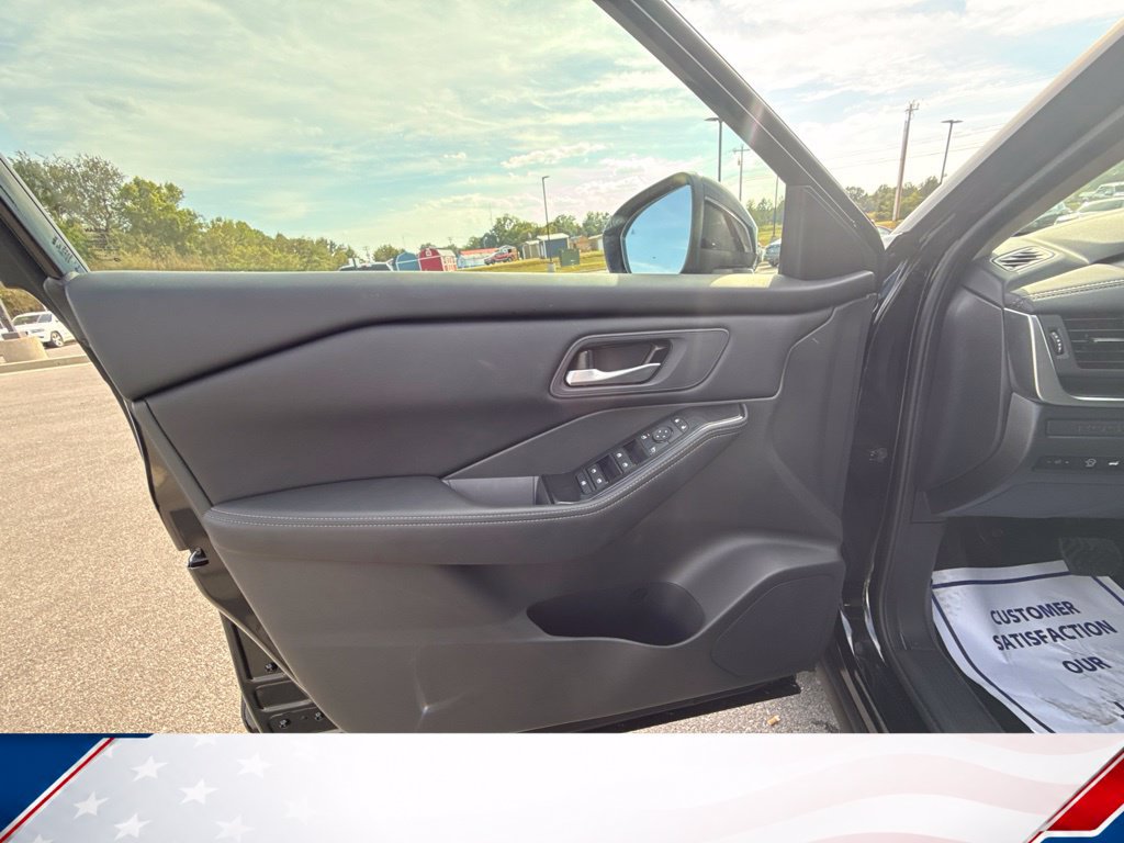 Used 2026 Nissan Rogue SV FWD image 14