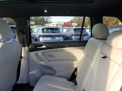 Certified 2022 Volkswagen Tiguan SE R-Line image 10