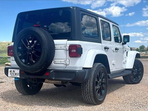 Used 2022 Jeep Wrangler Unlimited Sahara w/ Cold Weather Group AWD/4WD image 5