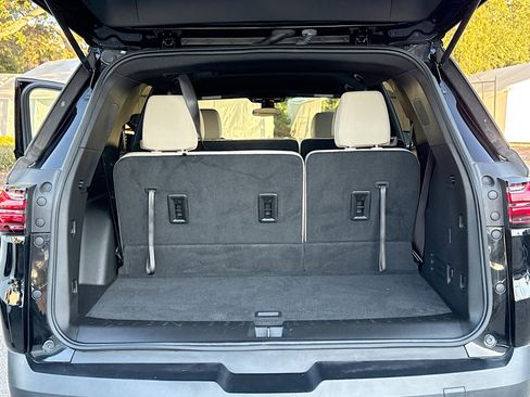 Used 2023 Chevrolet Traverse LS image 12