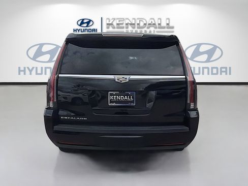 Used 2018 Cadillac Escalade Premium Luxury image 25