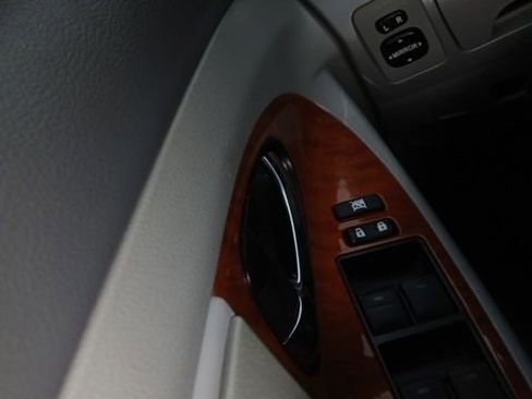 Used 2011 Toyota Camry LE image 19