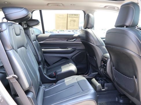 Used 2023 Jeep Grand Cherokee L Limited AWD/4WD image 11