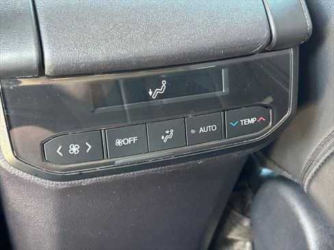 Certified 2025 Toyota Highlander XLE FWD image 24