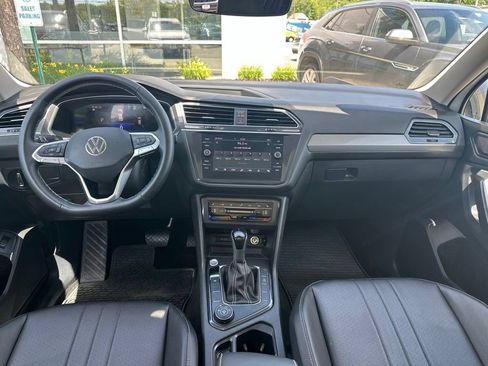Used 2024 Volkswagen Tiguan SE AWD/4WD image 17