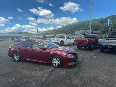 Used 2020 Toyota Camry LE FWD image 1