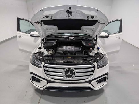 Certified 2026 Mercedes-Benz GLS 450 4MATIC image 6