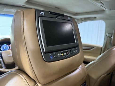 Used 2016 Cadillac Escalade ESV Platinum image 29
