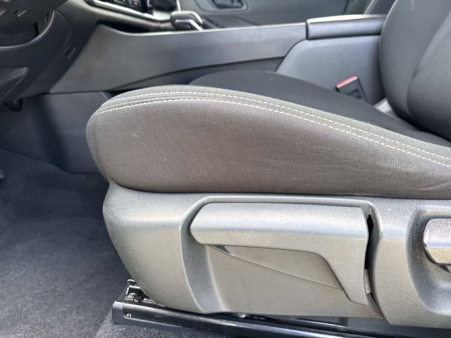 Used 2023 Nissan Rogue S AWD/4WD image 16