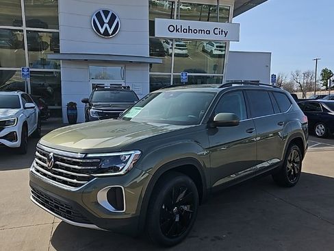 New 2026 Volkswagen Atlas SE FWD image 1