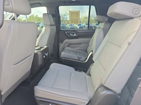 Used 2023 GMC Yukon SLT image 14