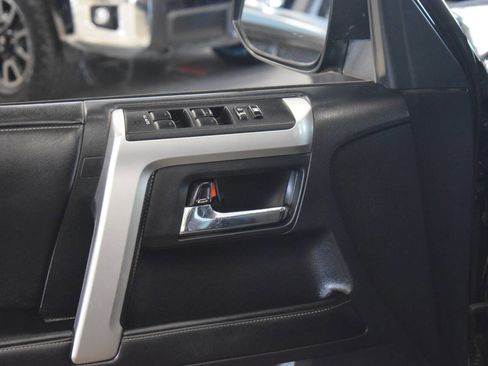 Used 2014 Toyota 4Runner SR5 AWD/4WD image 33