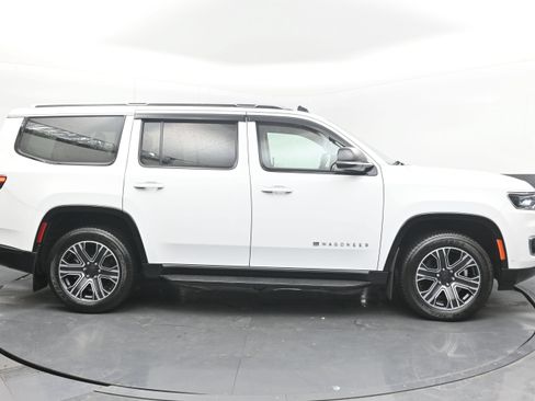 Used 2024 Jeep Wagoneer 4WD w/ Premium Group I image 10