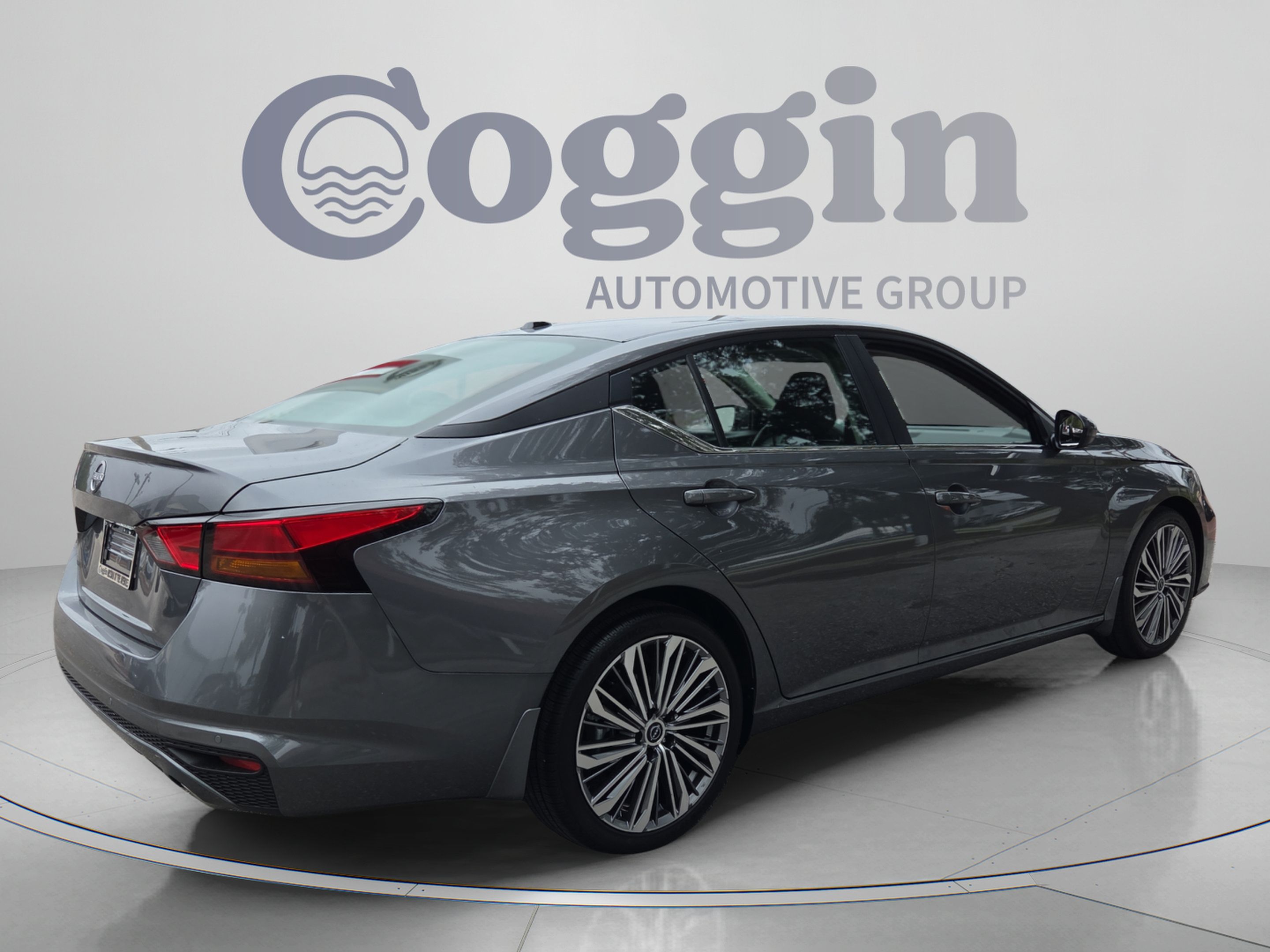 Used 2026 Nissan Altima 2.5 SV w/ SV Premium Package FWD image 5