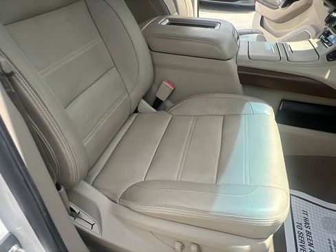 Used 2019 GMC Yukon XL Denali w/ Open Road Package AWD/4WD image 28