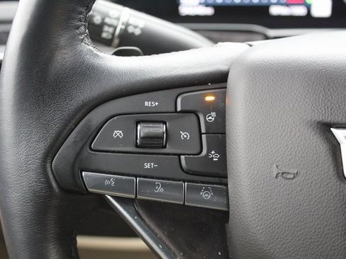 Used 2022 Cadillac Escalade Premium Luxury image 16