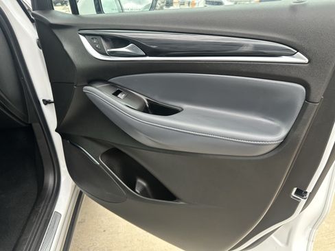 Used 2024 Buick Enclave Essence FWD image 5