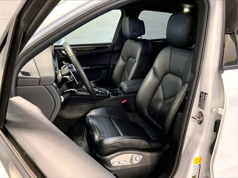 Used 2025 Porsche Macan image 5