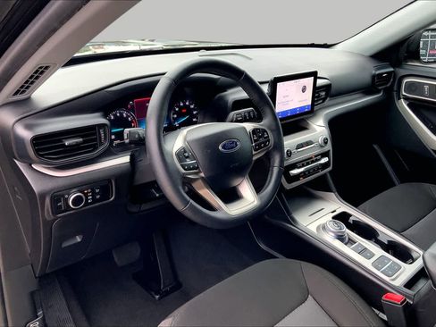Certified 2024 Ford Explorer XLT RWD image 18