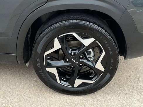 Used 2025 Kia Seltos S image 8