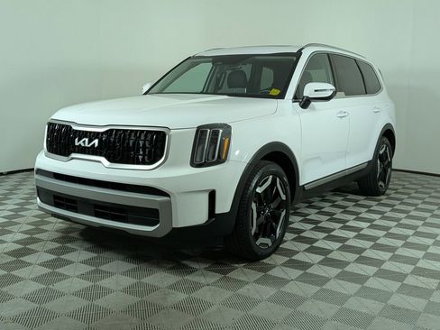 Used 2024 Kia Telluride EX w/ EX Captain's Chair Package FWD image 7