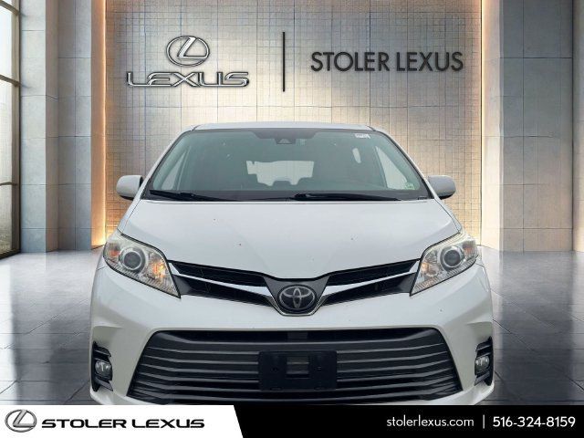 Used 2019 Toyota Sienna XLE w/ XLE Navigation Package AWD/4WD image 2
