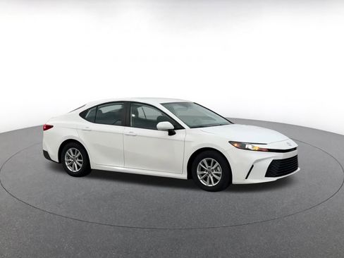 Used 2025 Toyota Camry LE image 2