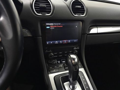 Used 2019 Porsche 718 Boxster RWD image 20