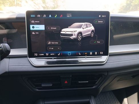 New 2025 Volkswagen Tiguan SE image 17