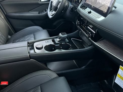 New 2026 Nissan Rogue Platinum image 19