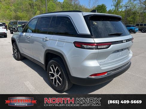 Used 2025 Jeep Grand Cherokee Limited image 4