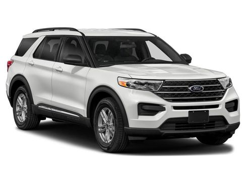 Used 2020 Ford Explorer XLT w/ Equipment Group 202A AWD/4WD image 17