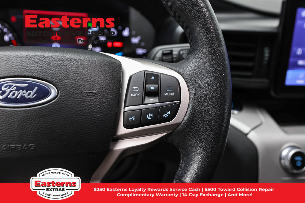 Used 2023 Ford Explorer XLT AWD/4WD image 17