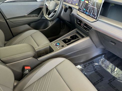 New 2025 Volkswagen Tiguan SE image 15