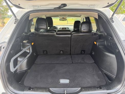 Used 2018 Jeep Cherokee Latitude Plus FWD image 8