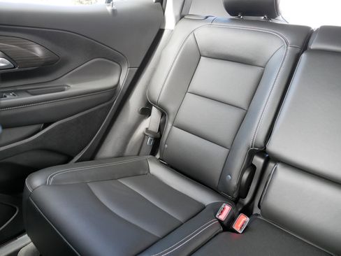 Used 2024 GMC Terrain SLT w/ Infotainment Package II image 12