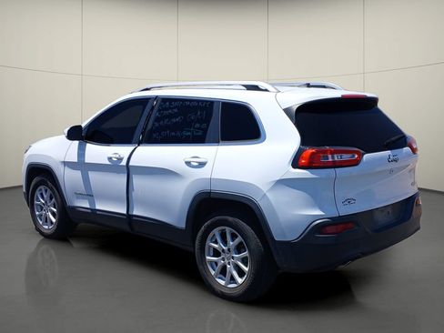 Used 2018 Jeep Cherokee Latitude Plus w/ Comfort/Convenience Group FWD image 5