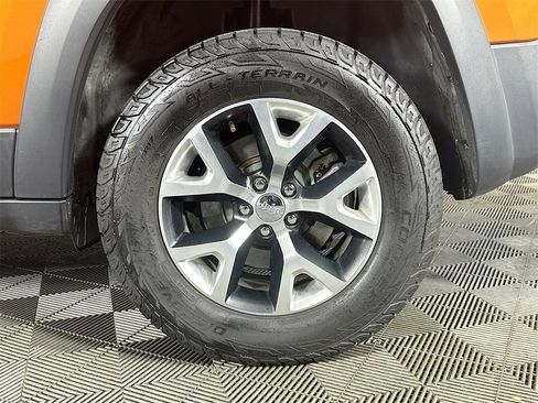 Used 2016 Jeep Cherokee Trailhawk w/ Trailer Tow Group image 35