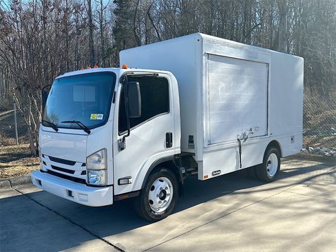 Used 2018 Isuzu NPR HD image 3