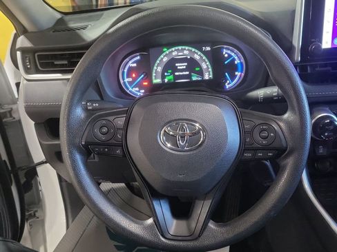 Used 2024 Toyota RAV4 LE AWD/4WD image 8
