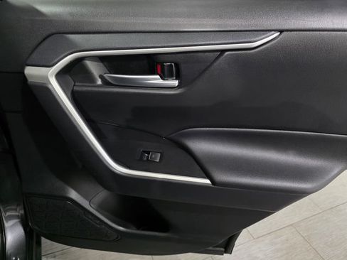 Used 2025 Toyota RAV4 XLE AWD/4WD image 12