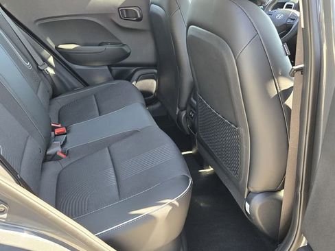Certified 2025 Hyundai Venue Limited FWD image 14