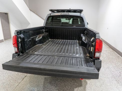 Used 2019 Toyota Tacoma TRD Off-Road AWD/4WD image 11