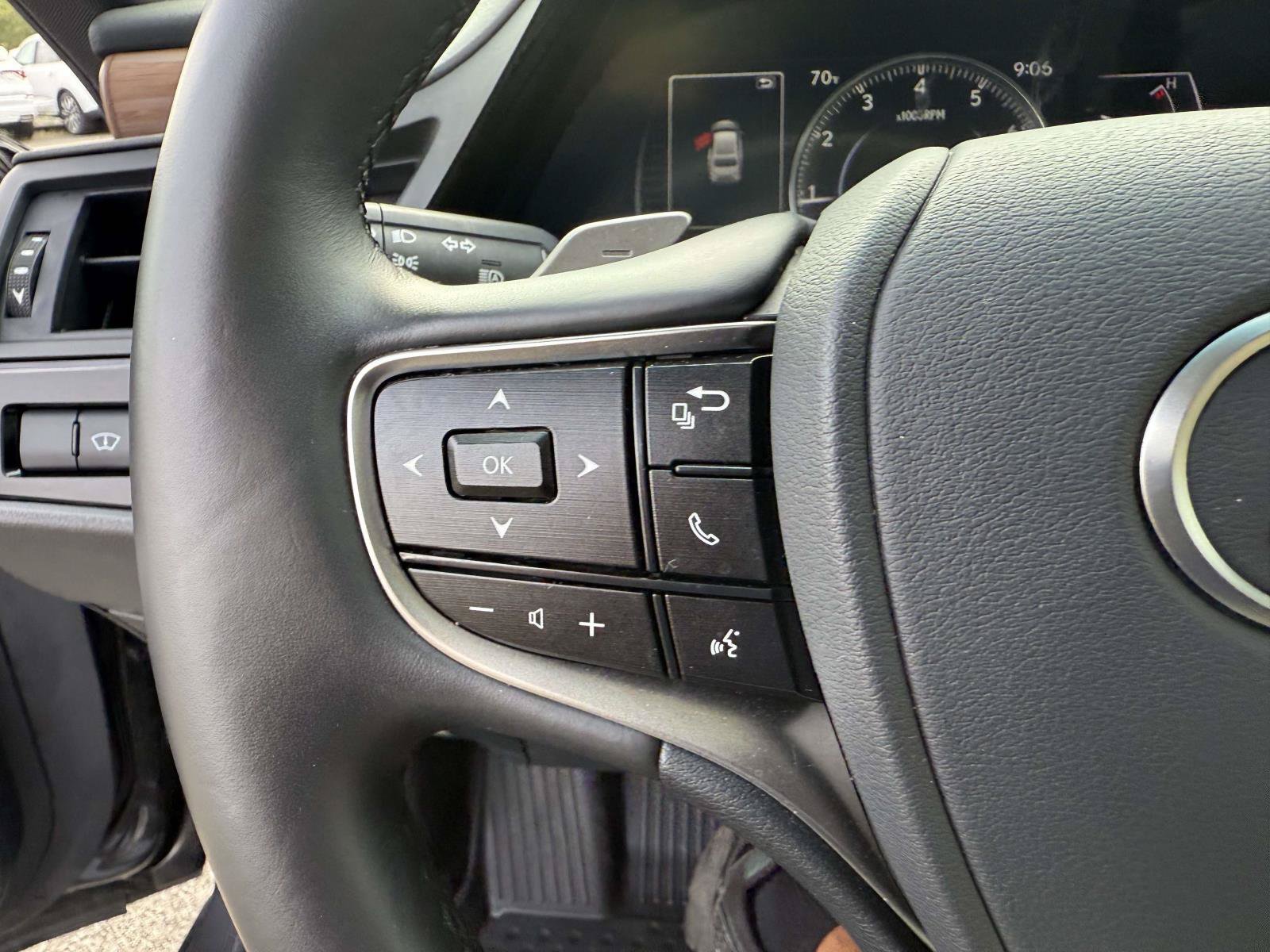 Used 2025 Lexus ES 350 w/ Premium Package FWD image 27
