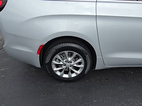 New 2026 Chrysler Pacifica Select image 11