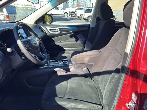 Used 2014 Nissan Pathfinder S image 10