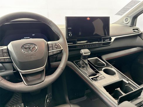 Certified 2025 Toyota Sienna XSE w/ XSE Plus Package FWD image 33