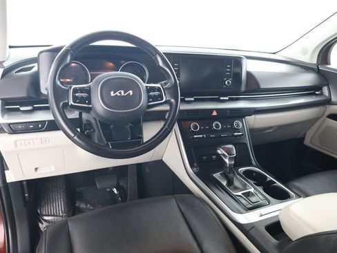 Used 2022 Kia Carnival LX image 12