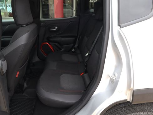 Used 2015 Jeep Renegade Trailhawk w/ Popular Equipment Group AWD/4WD image 8