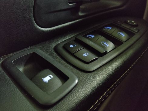 Used 2018 Dodge Grand Caravan SXT FWD image 27